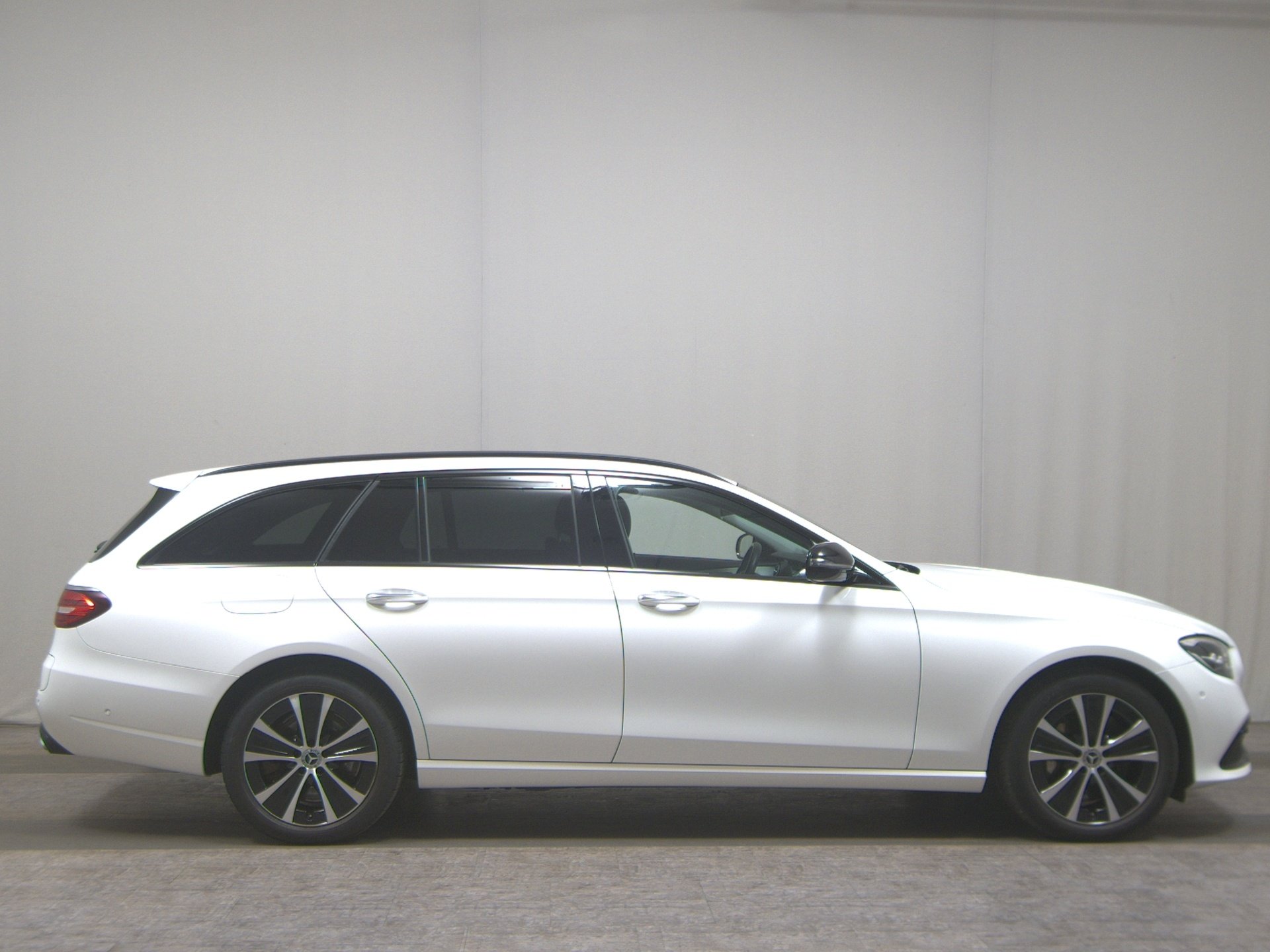 Mercedes-Benz E 300 T de Avantgarde Leder Night Widescreen LED