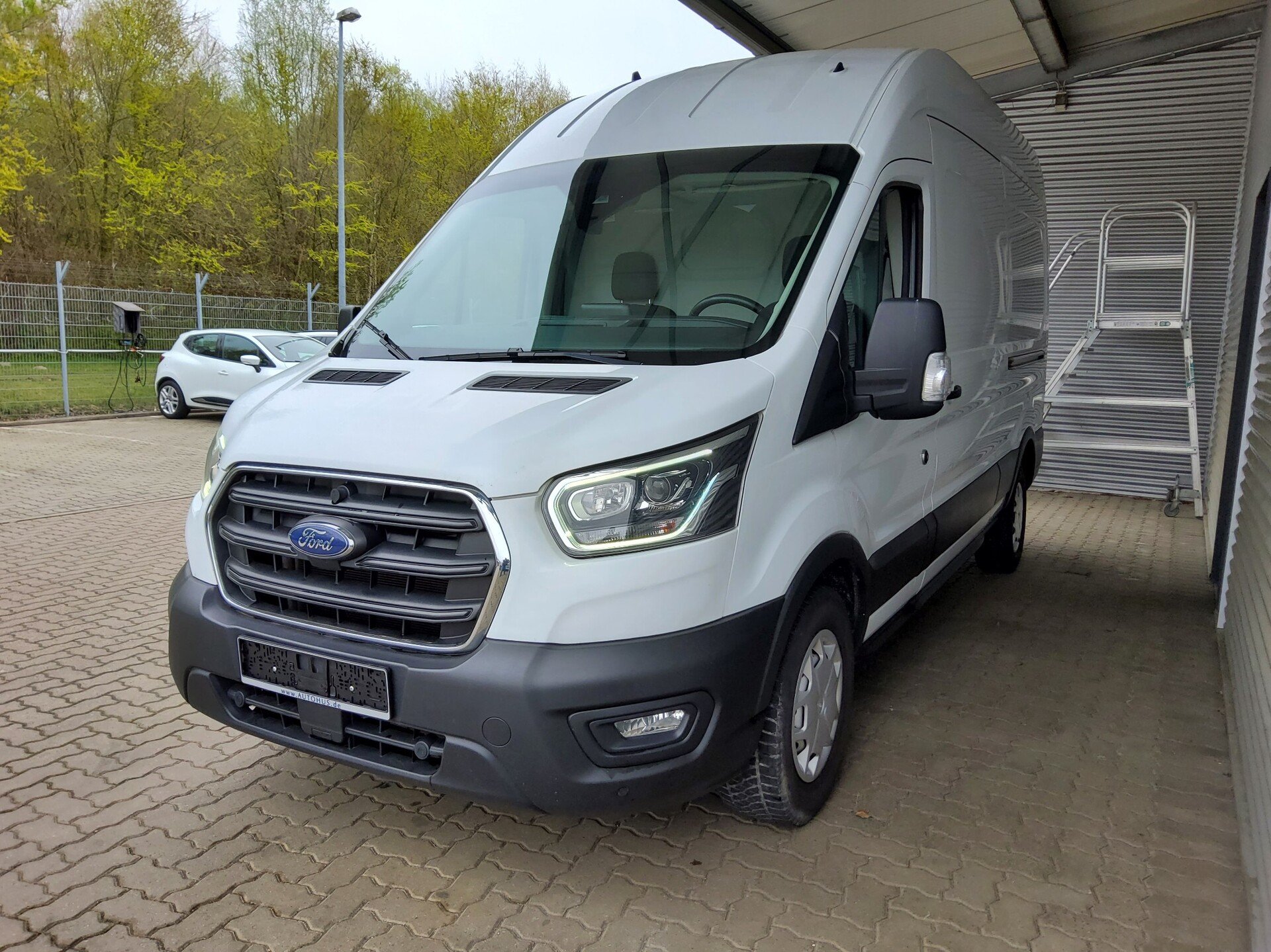 Ford Transit FT 350 2.0 TDCi Trend Navi Bi-Xenon PDC 2