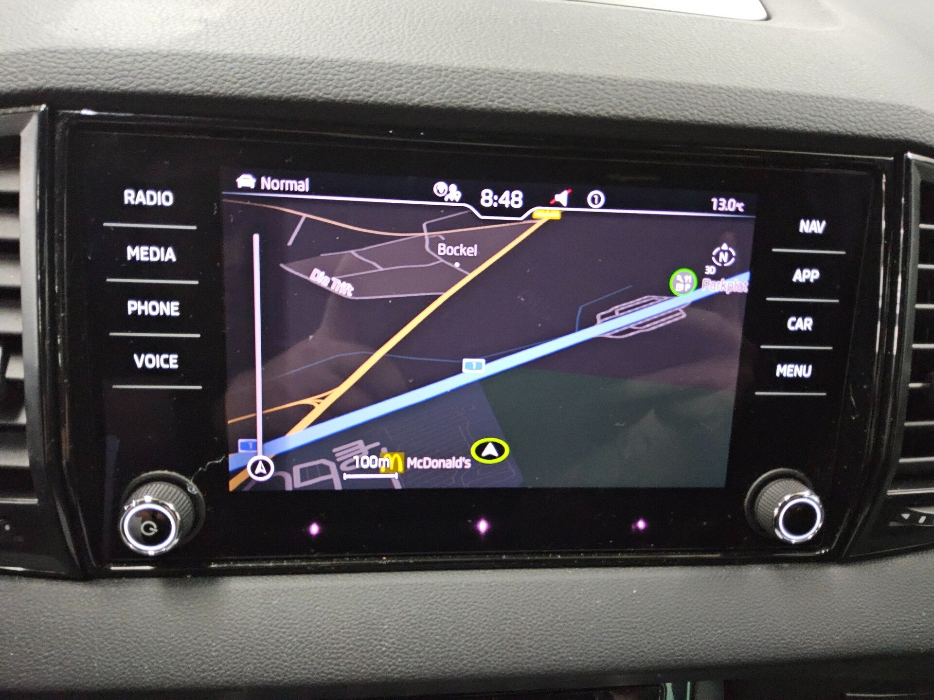 Skoda Karoq 2.0 TDI 4x4 SportLine Navi LED vc RFK ACC 7
