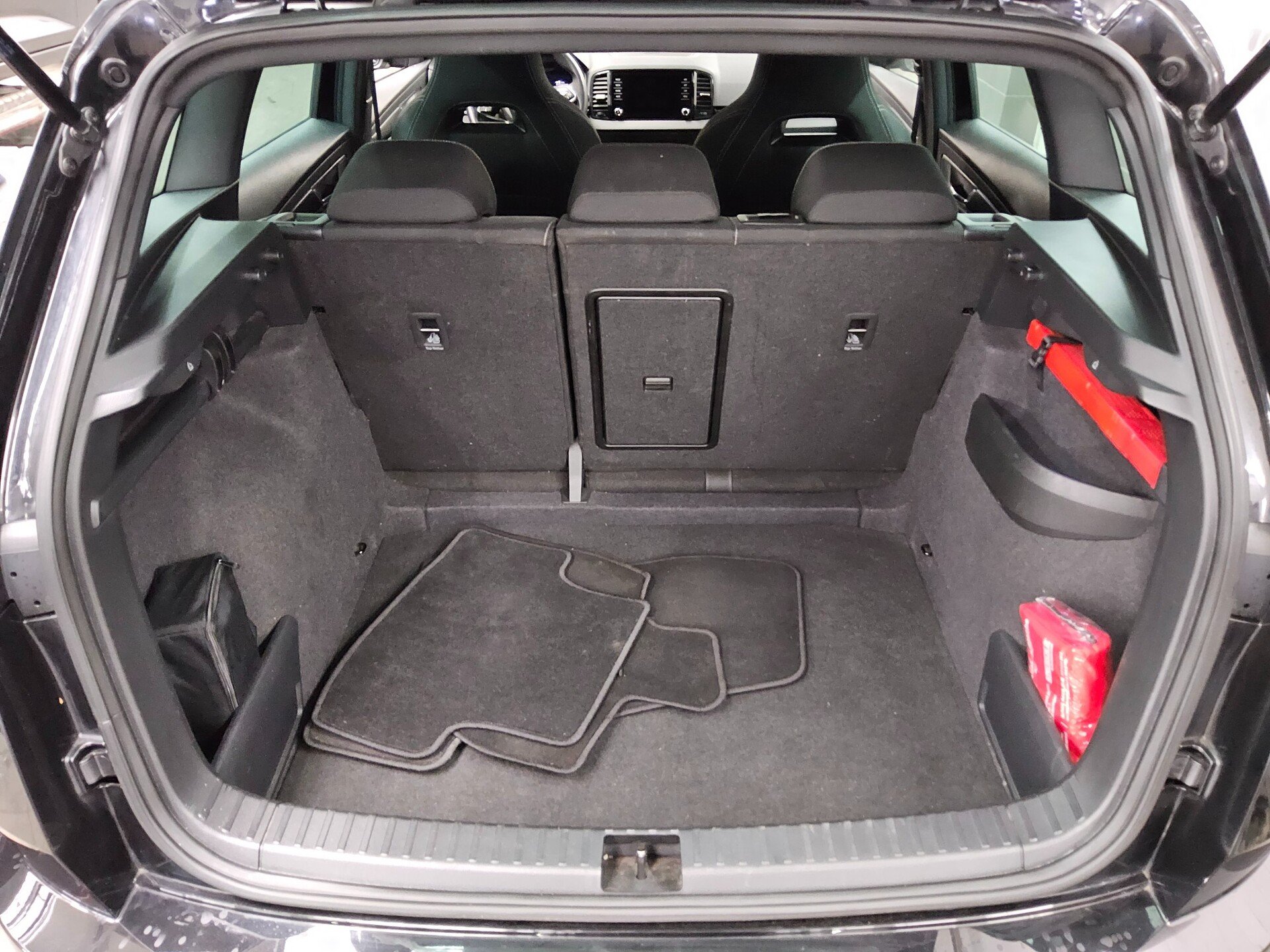Skoda Karoq 2.0 TDI 4x4 SportLine Navi LED vc RFK ACC 13