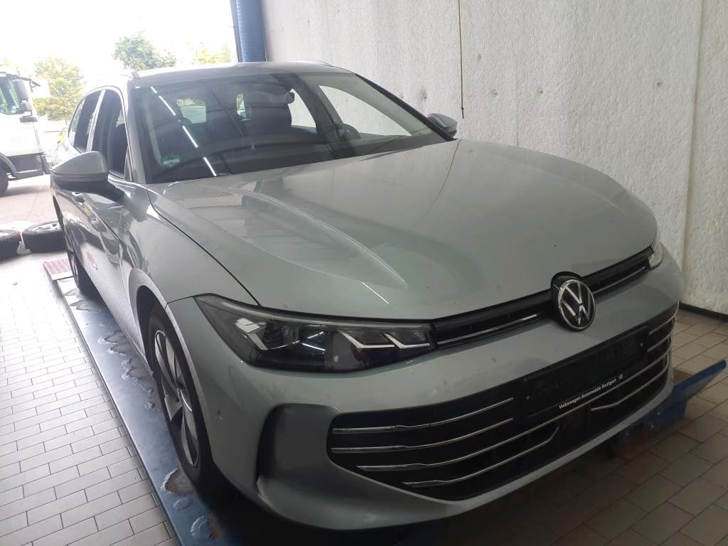 Volkswagen Passat Variant 2.0 2024 2