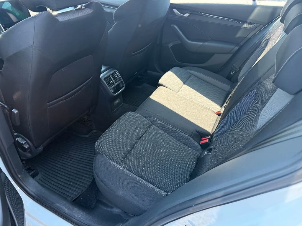 Skoda Octavia 2.0 2024 7