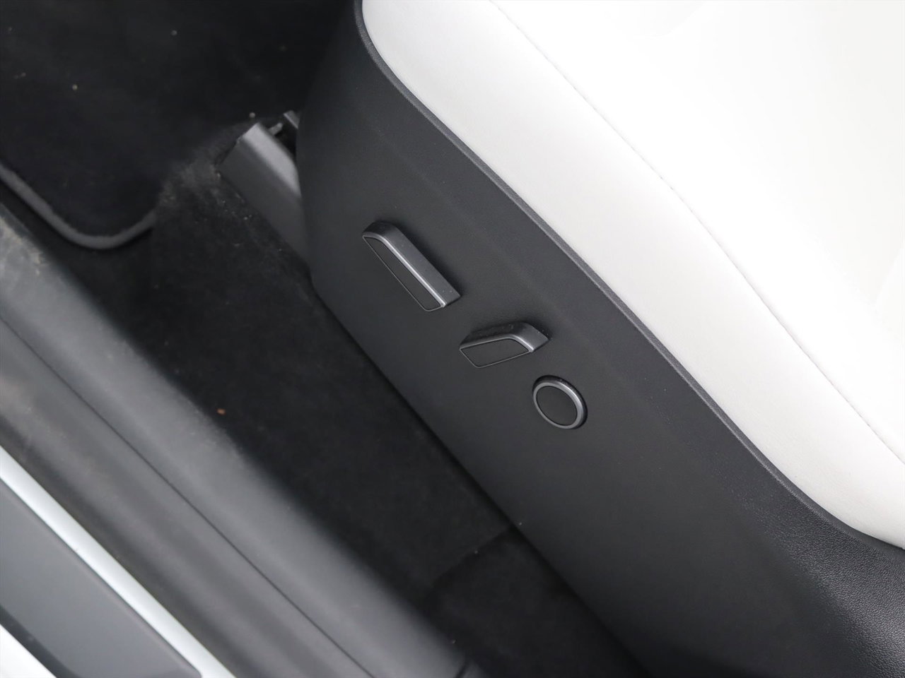 Tesla Model Y Performance 534pk AWD 90.9% SoH [ TREKHAAK+FSD+WIT LEDER+21 INCH+WARMTEPOMP+RYZEN ] 17