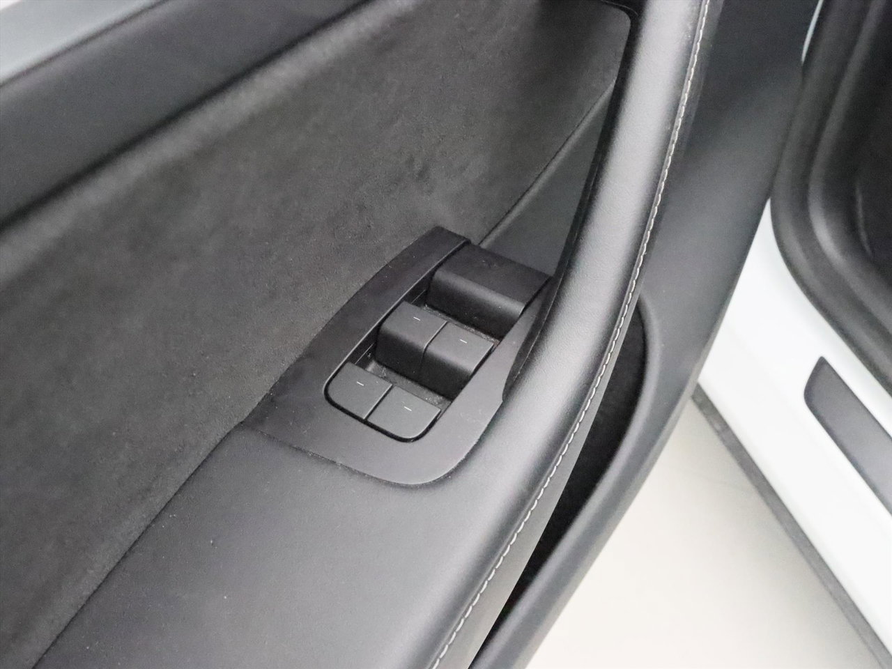 Tesla Model Y Long Range AWD 75kWh 351pk 94.4% SoH [ AMD RYZEN+AUTOPILOT+19 INCH+PREMIUM AUDIO ] 20