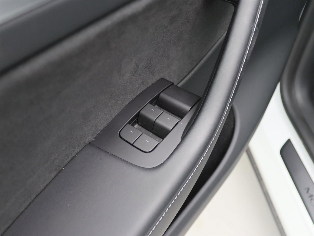 Tesla Model Y Long Range AWD 75kWh 351pk 93.3% SoH [ AMD RYZEN+AUTOPILOT+19 INCH+PREMIUM AUDIO ] 19