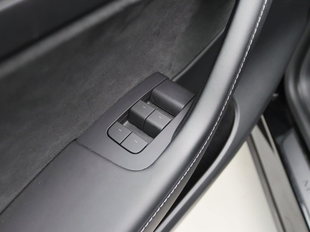 Tesla Model Y Long Range AWD 75kWh 351pk 89.7% SoH [ AUTOPILOT+19 INCH+PREMIUM AUDIO ] 19