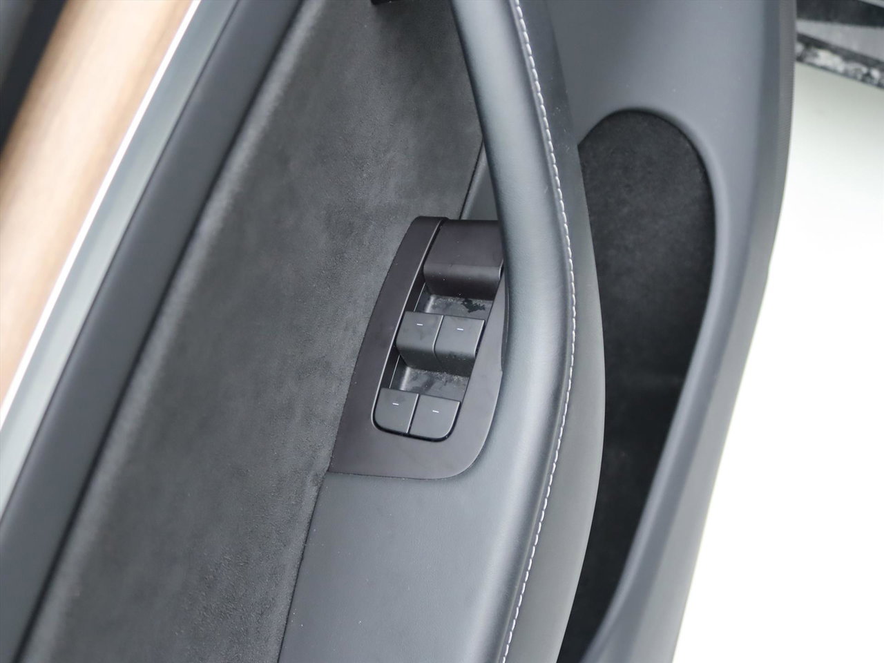Tesla Model Y Long Range AWD 75kWh 351pk 93% SoH [ TREKHAAK+AMD RYZEN+AUTOPILOT+19 INCH+PREMIUM AUDIO ] 26