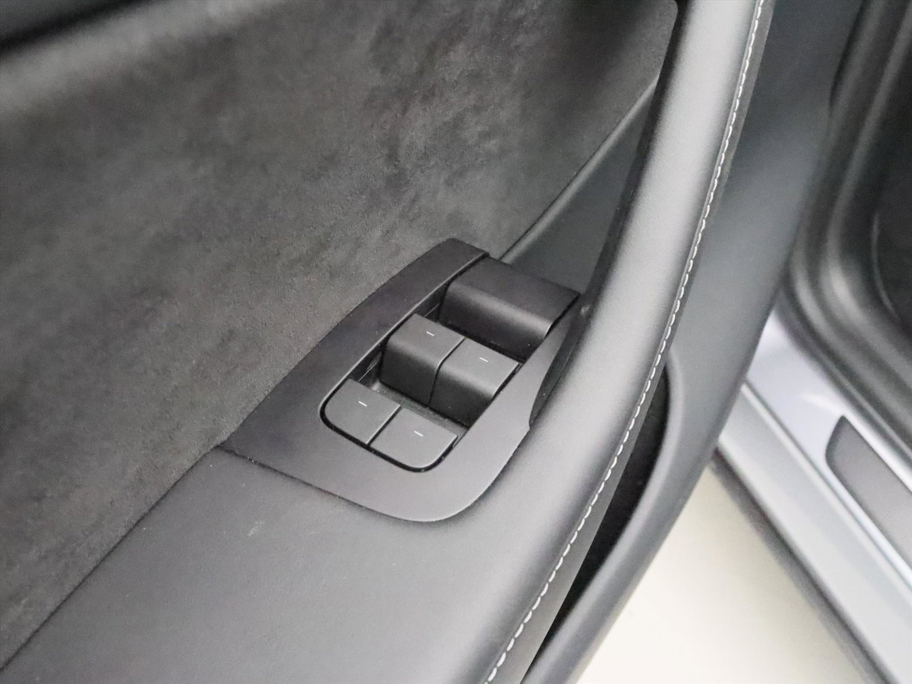 Tesla Model Y Long Range AWD 75kWh 351pk 94,3% SoH [ AMD RYZEN+ENHANCED AUTOPILOT+20 INCH+PREMIUM AUDIO ] 19