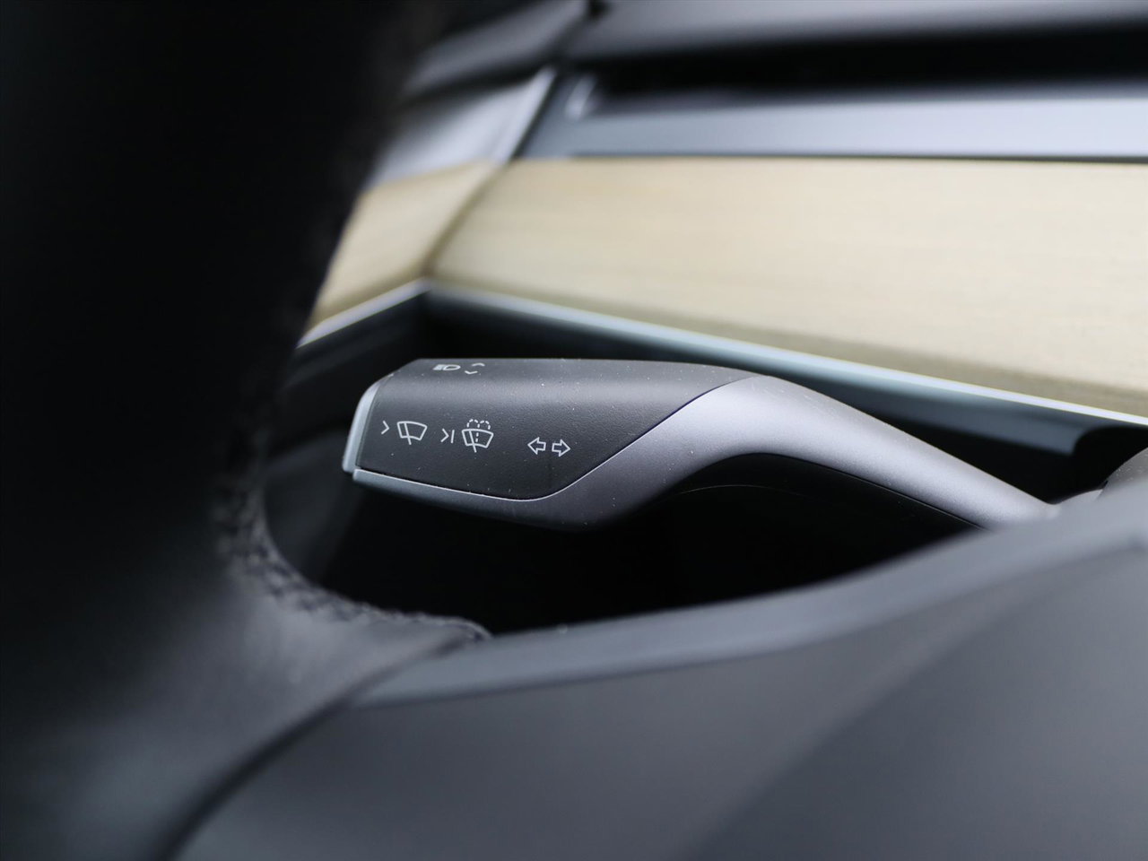 Tesla Model Y Standard RWD Plus 95.2% SoH [ AMD RYZEN+AUTOPILOT+19 INCH+PREMIUM AUDIO ] 25