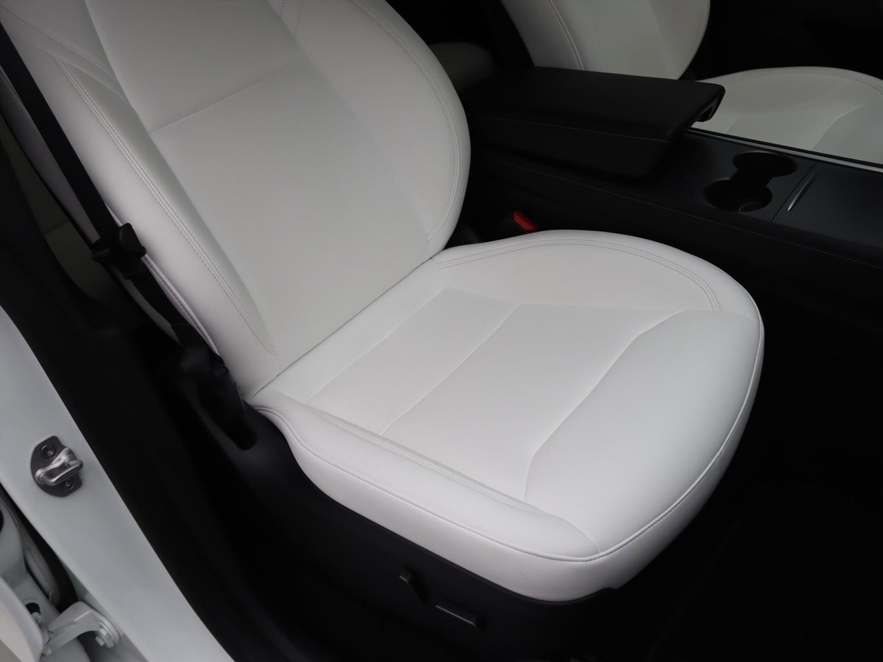 Tesla Model Y Long Range AWD 75kWh 351pk 94.5% SoH [ WIT LEDER+AMD RYZEN+AUTOPILOT+19 INCH+PREMIUM AUDIO ] 18