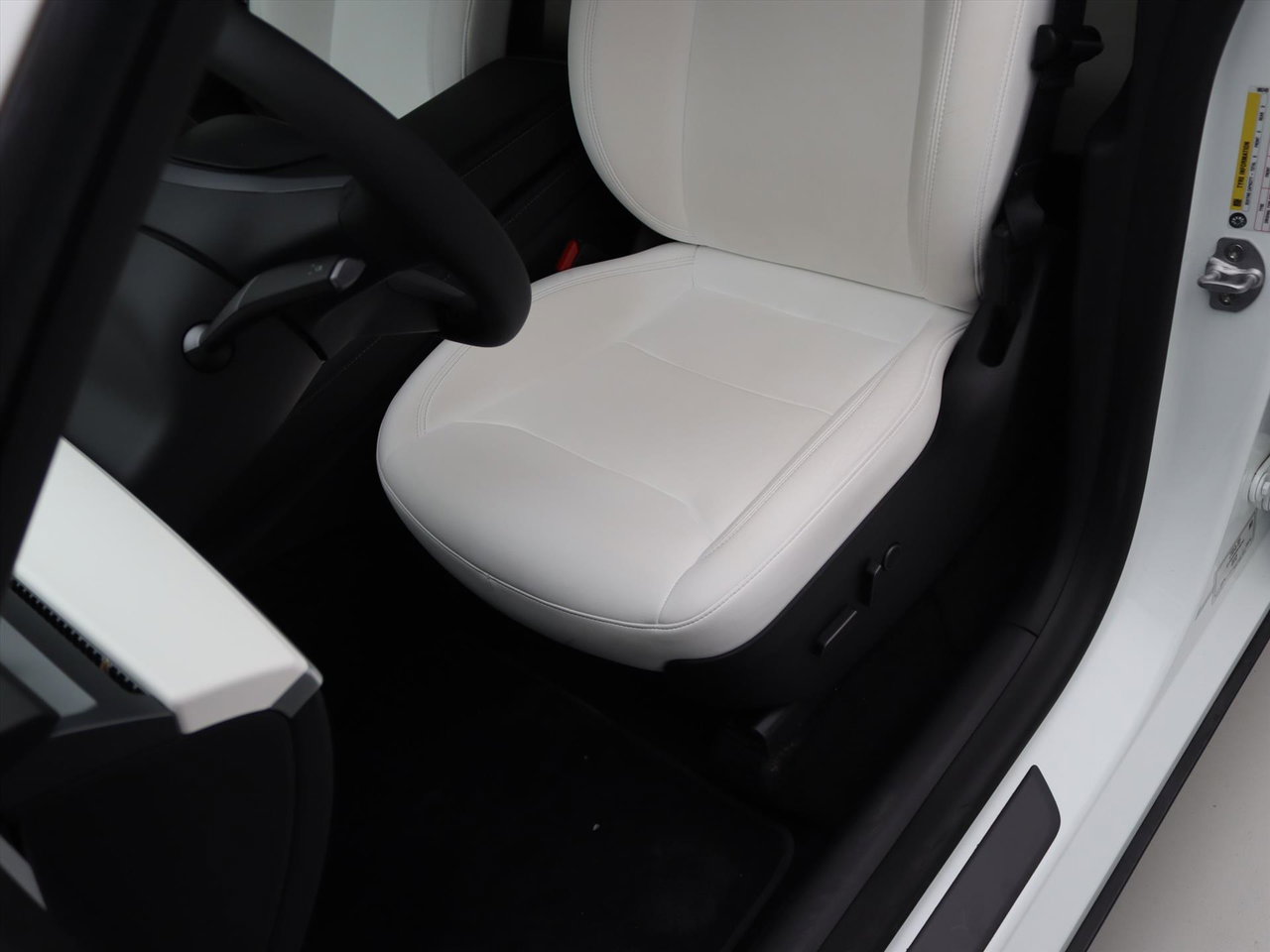 Tesla Model Y Long Range AWD 75kWh 351pk 94.5% SoH [ WIT LEDER+AMD RYZEN+AUTOPILOT+19 INCH+PREMIUM AUDIO ] 19