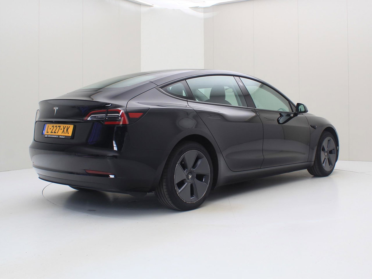 Tesla Model 3 Standard RWD Plus FACELIFT [ LFP-ACCU+WARMTEPOMP+AUTOPILOT+60 kWh+PREMIUM AUDIO ] 2