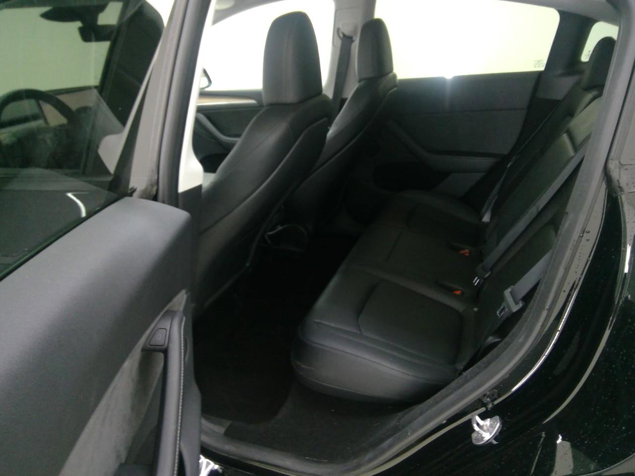 Tesla Model Y Long-Range RWD 299pk 97.9% SoH [ HW4+FSD MOGELIJK!+600KM WLTP+19 INCH+AUTOPILOT ] 9