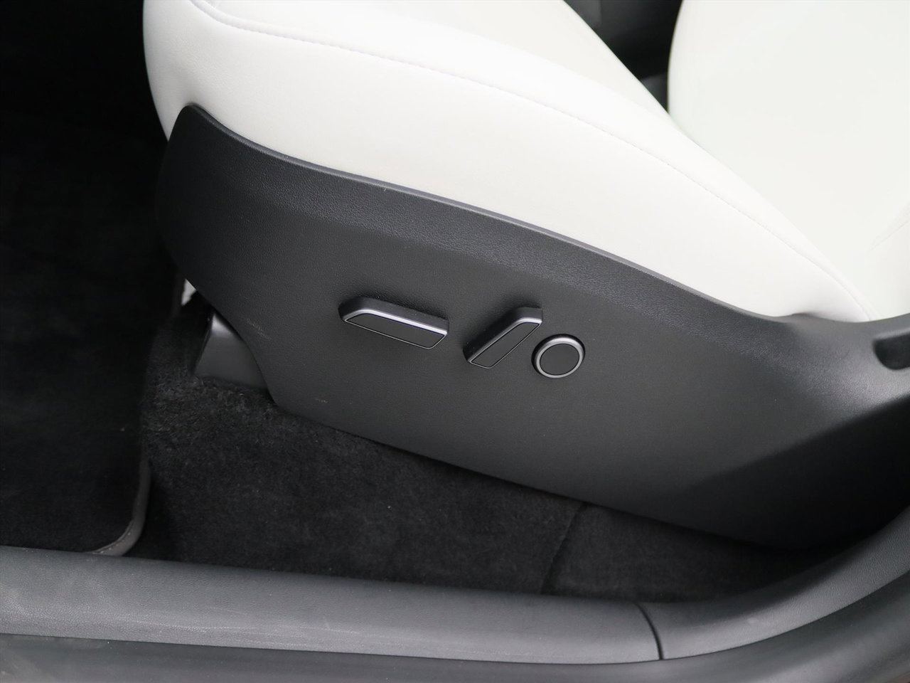Tesla Model Y Long Range AWD 75kWh 351pk 90.5% SoH [CHERRY RED+FSD+WIT LEDER+ AMD RYZEN+AUTOPILOT+20 INCH ] 23