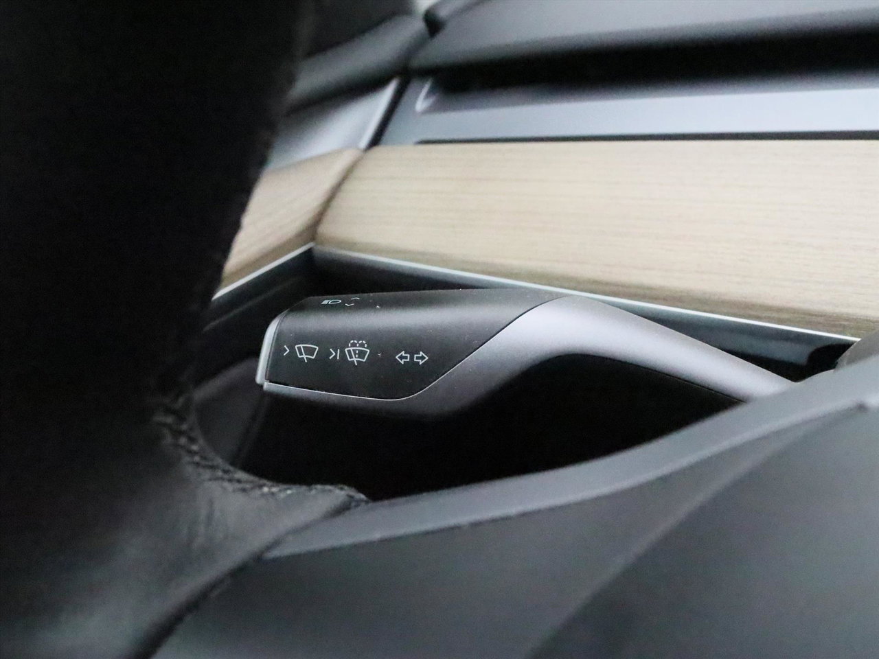 Tesla Model Y Long Range AWD 75kWh 351pk AMD RYZEN 92,5% SoH [ AUTOPILOT+19 INCH+PREMIUM AUDIO ] 19