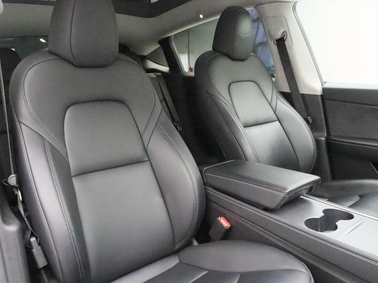 Tesla Model Y Long Range AWD 75kWh 351pk AMD RYZEN 92,5% SoH [ AUTOPILOT+19 INCH+PREMIUM AUDIO ] 12