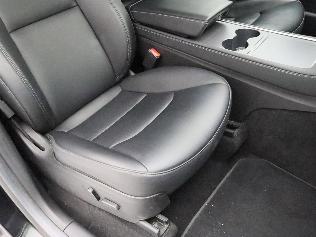 Tesla Model Y Long Range AWD 75kWh 351pk AMD RYZEN 92,5% SoH [ AUTOPILOT+19 INCH+PREMIUM AUDIO ] 13