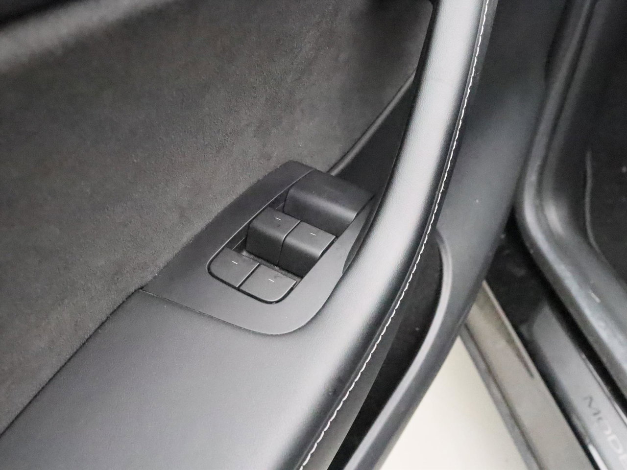 Tesla Model Y Long Range AWD 75kWh 351pk AMD RYZEN 92,5% SoH [ AUTOPILOT+19 INCH+PREMIUM AUDIO ] 29