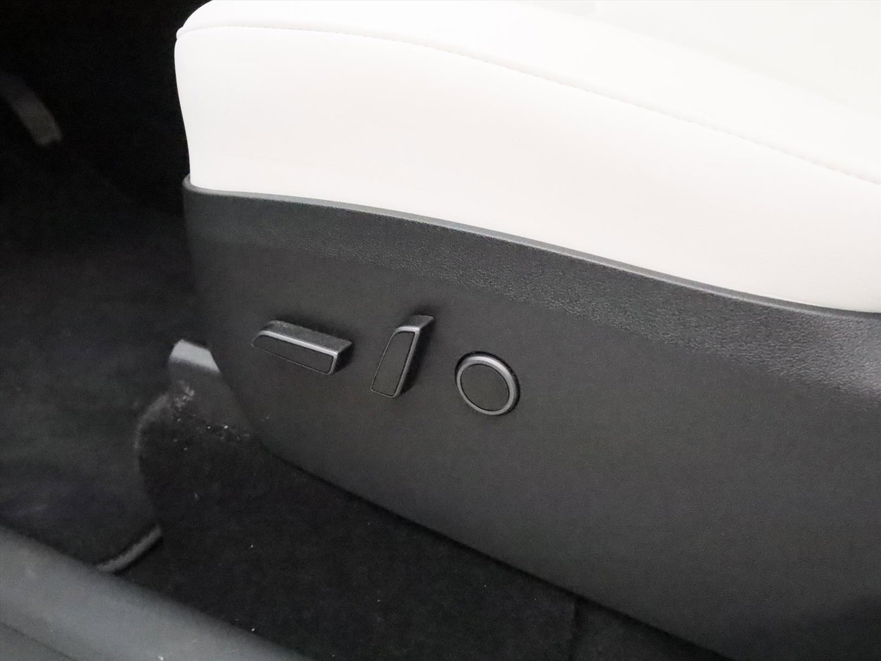 Tesla Model Y Long Range AWD 75kWh 351pk 94.1% SoH [ WIT LEDER+AMD RYZEN+AUTOPILOT+19 INCH+PREMIUM AUDIO ] 20
