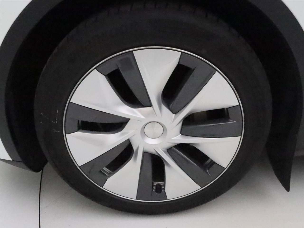 Tesla Model Y Long Range AWD 75kWh 351pk 94.1% SoH [ WIT LEDER+AMD RYZEN+AUTOPILOT+19 INCH+PREMIUM AUDIO ] 17