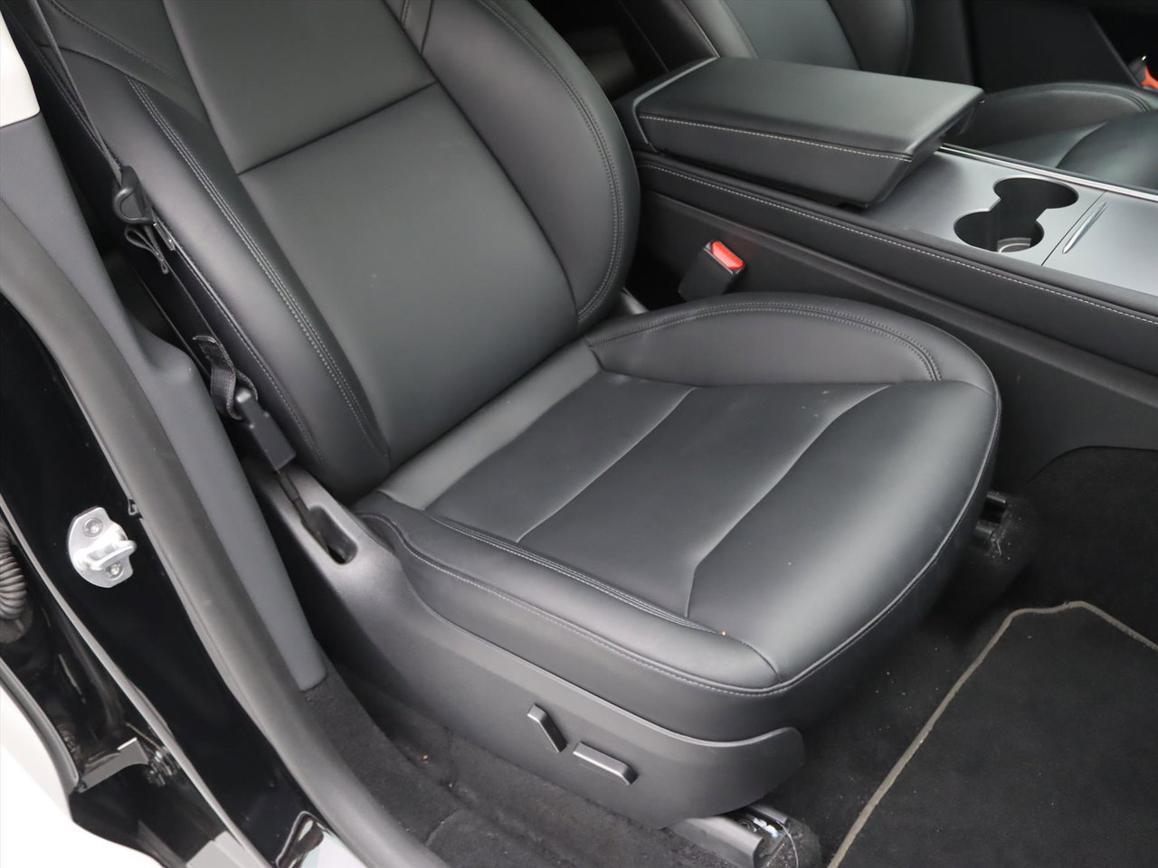 Tesla Model Y Standard RWD Plus 351pk [ HW4+FSD SUPERVISED €99 P/M+RYZEN AMD+LFP ACCU+AUTOPILOT+19 INCH ] 15