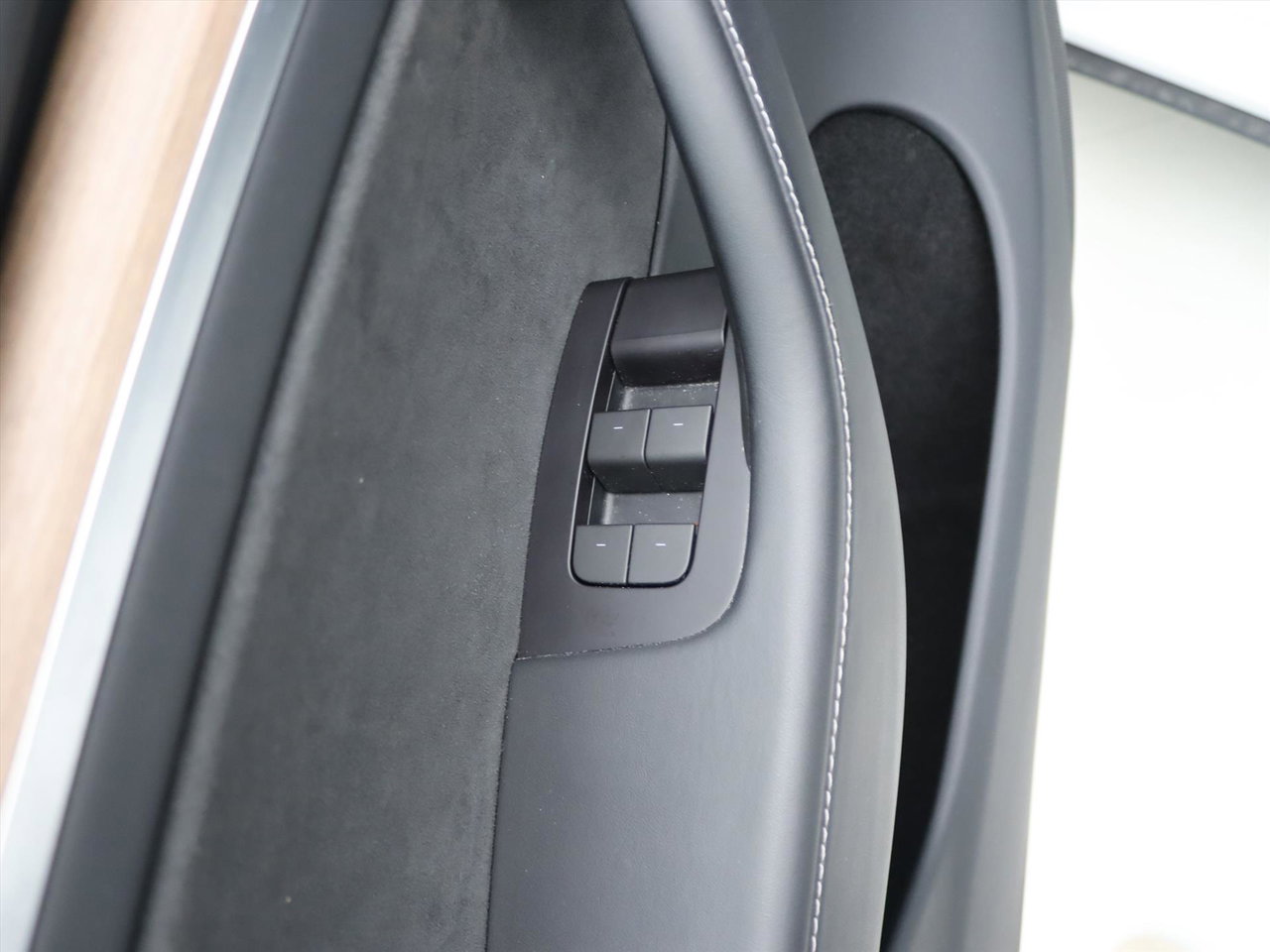 Tesla Model Y Long Range AWD 75kWh 351pk 95% SoH [ AMD RYZEN+AUTOPILOT+20 INCH+PREMIUM AUDIO ] 24