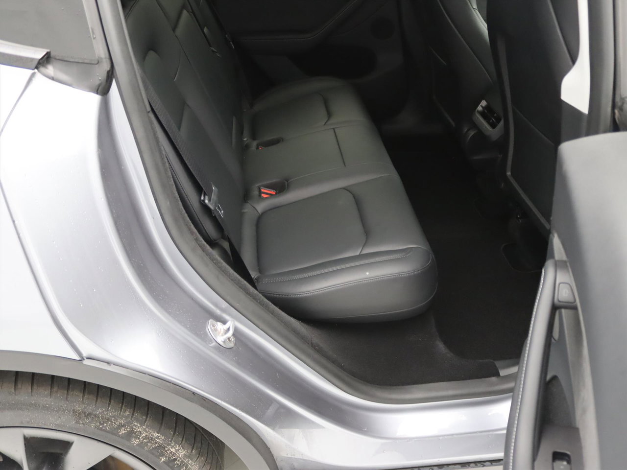 Tesla Model Y Long Range AWD 75kWh 351pk 93.5% SoH [ FSD+TREKHAAK+AMD RYZEN+20 INCH+PREMIUM AUDIO ] 18