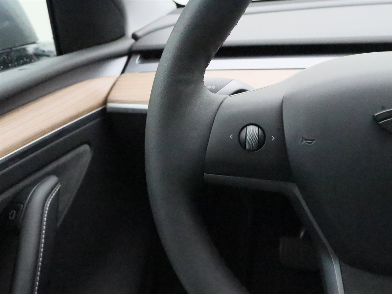Tesla Model Y Long Range AWD 75kWh 351pk 93.5% SoH [ FSD+TREKHAAK+AMD RYZEN+20 INCH+PREMIUM AUDIO ] 30
