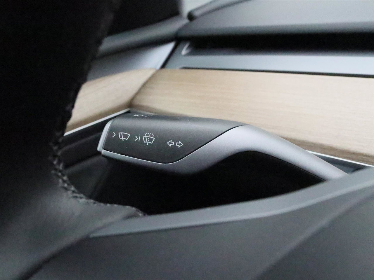 Tesla Model Y Long Range RWD 75kWh 351pk 95.8% SoH [ HW4+TREKHAAK+AMD RYZEN+AUTOPILOT+600KM WLTP+19 INCH+PREMIUM AUDIO ] 24
