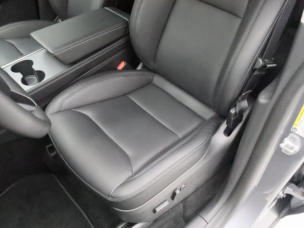 Tesla Model Y Long Range RWD 75kWh 351pk 95.8% SoH [ HW4+TREKHAAK+AMD RYZEN+AUTOPILOT+600KM WLTP+19 INCH+PREMIUM AUDIO ] 19