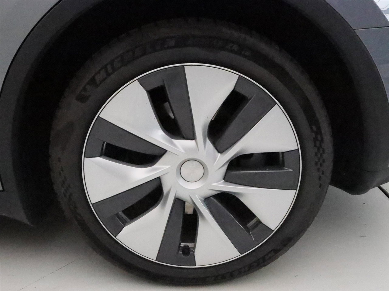 Tesla Model Y Long Range RWD 75kWh 351pk 95.8% SoH [ HW4+TREKHAAK+AMD RYZEN+AUTOPILOT+600KM WLTP+19 INCH+PREMIUM AUDIO ] 18