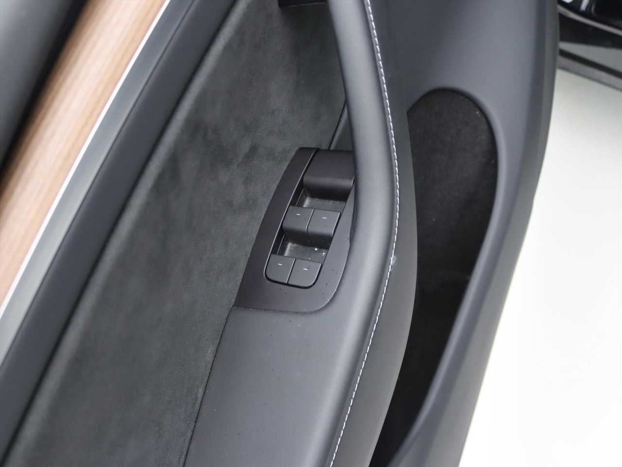 Tesla Model Y Long Range AWD 75kWh 351pk [ AMD RYZEN+ENHANCED AUTOPILOT+19 INCH+PREMIUM AUDIO ] 28