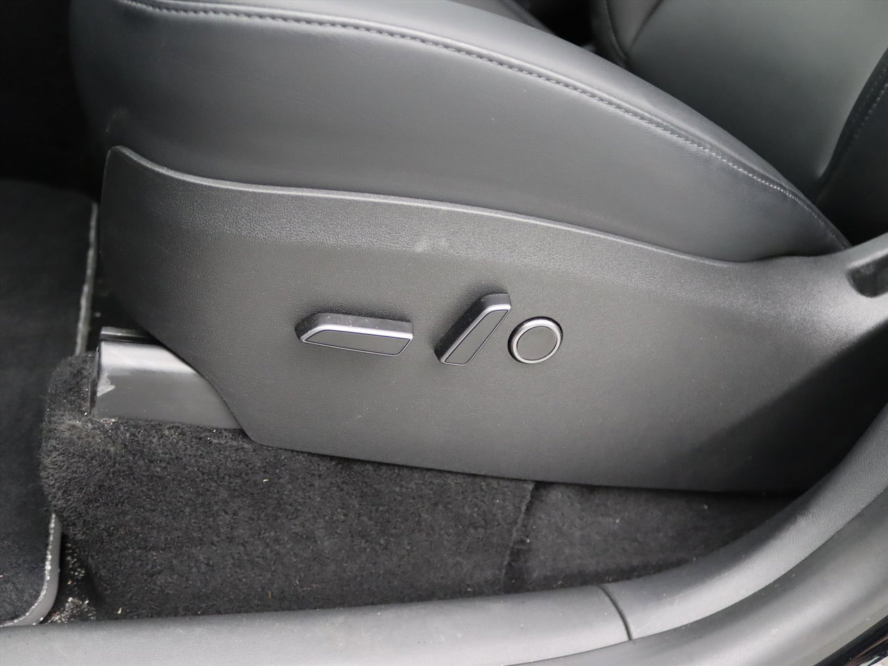 Tesla Model Y Long Range AWD 75kWh 351pk [ AMD RYZEN+ENHANCED AUTOPILOT+19 INCH+PREMIUM AUDIO ] 18