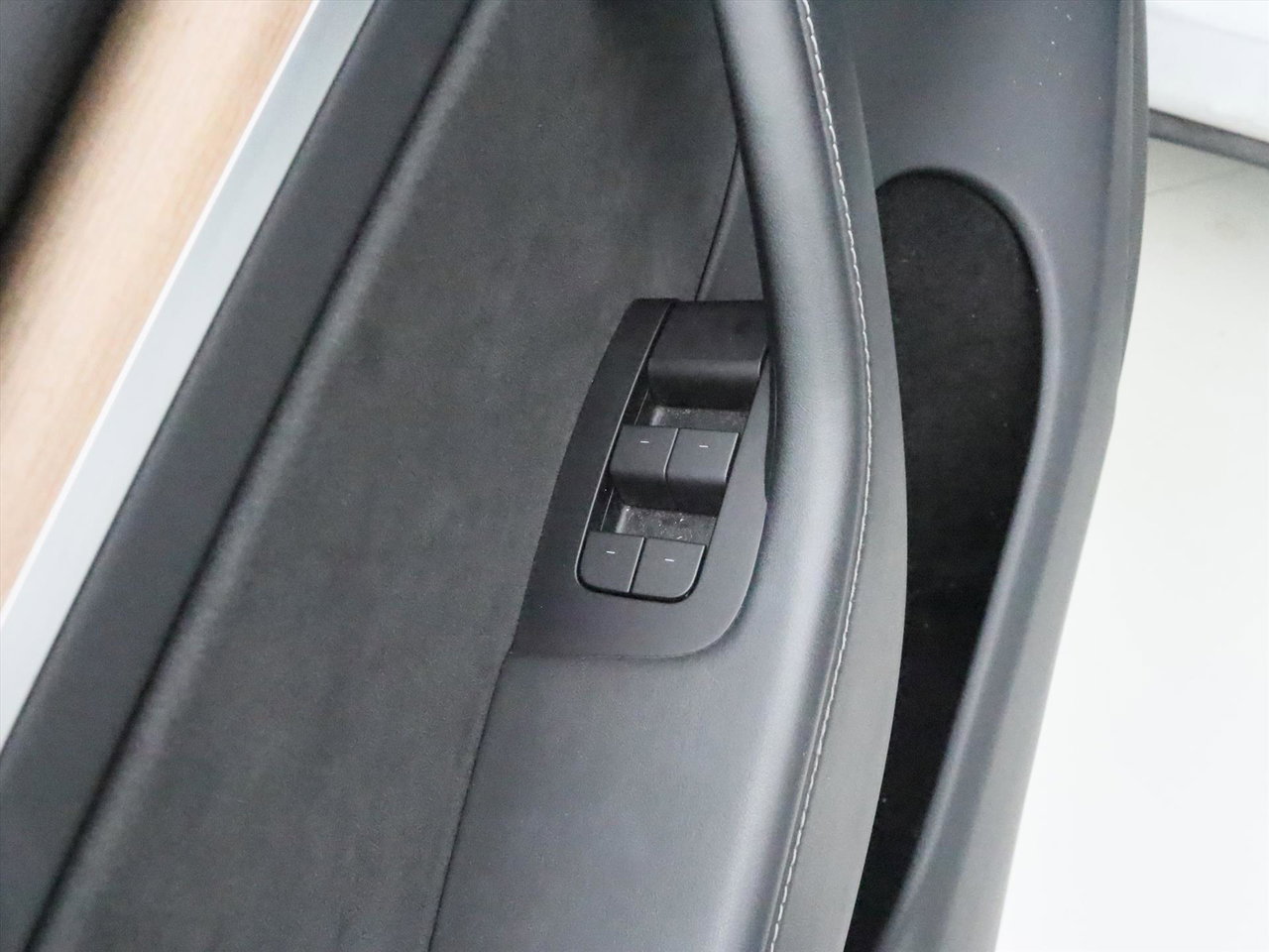 Tesla Model Y Long Range AWD 75kWh 351pk 92.8% SoH [ TREKHAAK+AMD RYZEN+AUTOPILOT+19 INCH+PREMIUM AUDIO ] 25