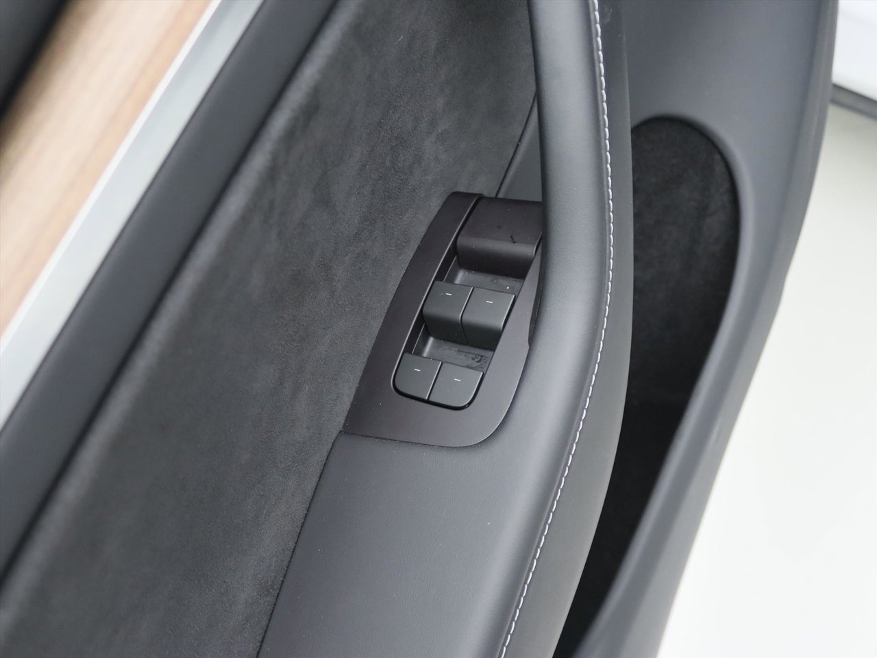 Tesla Model Y Standard RWD Plus 351pk 94.9% SoH [ TREKHAAK+RYZEN AMD+LFP ACCU+AUTOPILOT+19 INCH ] 25