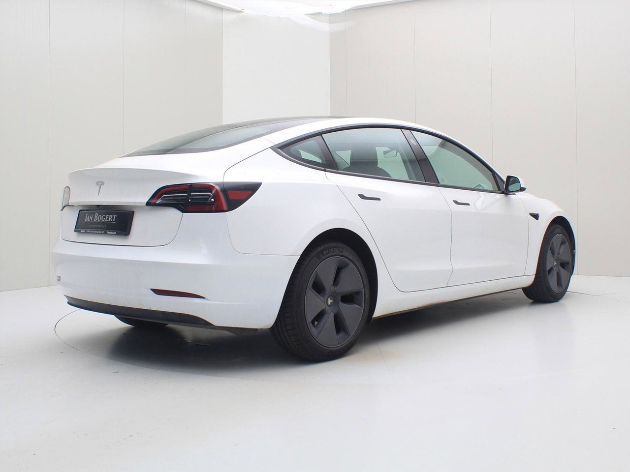 Tesla Model 3 Long-Range RWD 299pk [ AMD RYZEN+WARMTEPOMP+AUTOPILOT+LEDER+CAMERA+CLIMAAT+PDC+NAVIGATIE ] 3