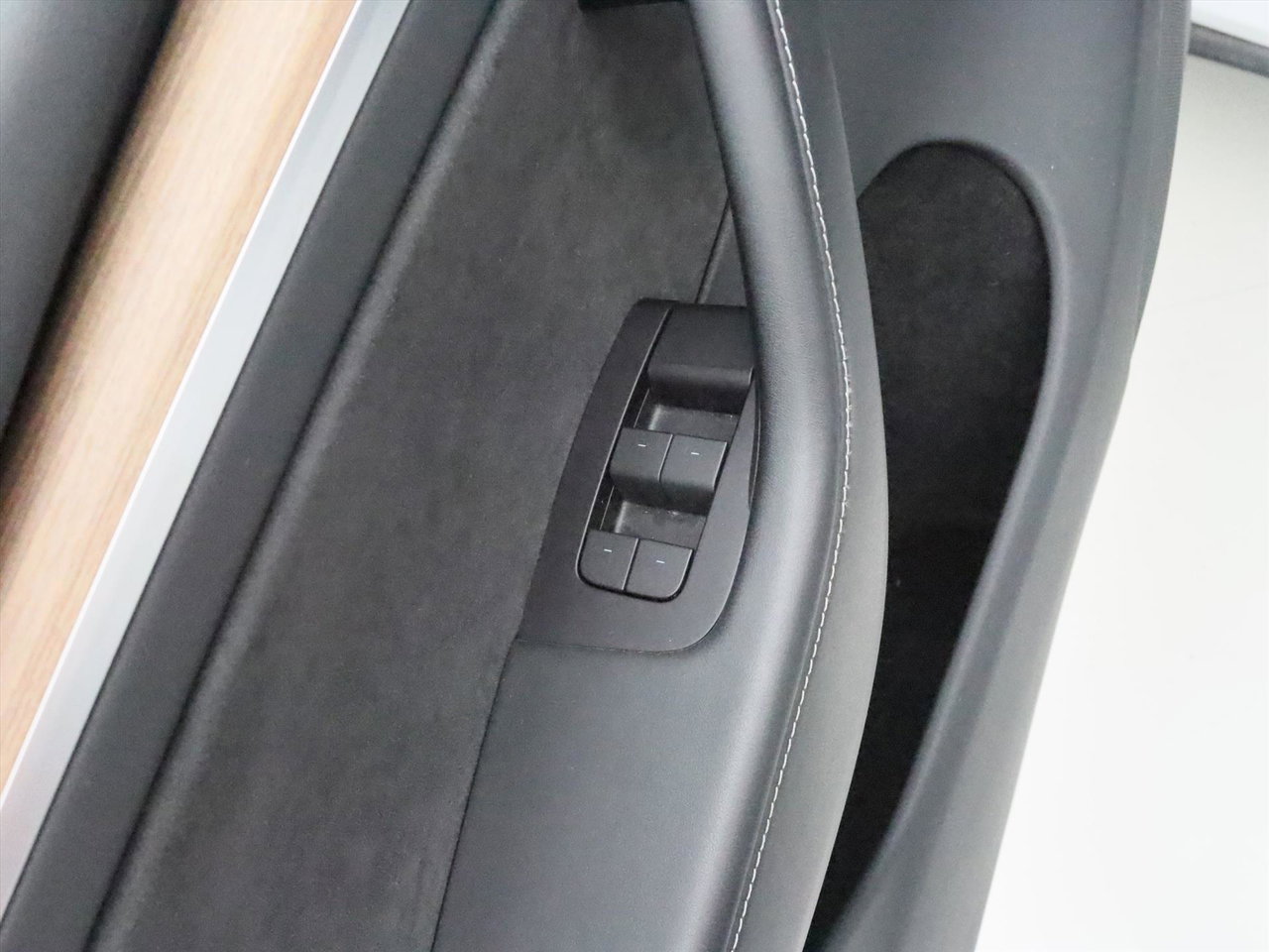 Tesla Model Y Long Range AWD 75kWh 351pk 93.4% SoH [ TREKHAAK+AMD RYZEN+AUTOPILOT+19 INCH+PREMIUM AUDIO ] 24