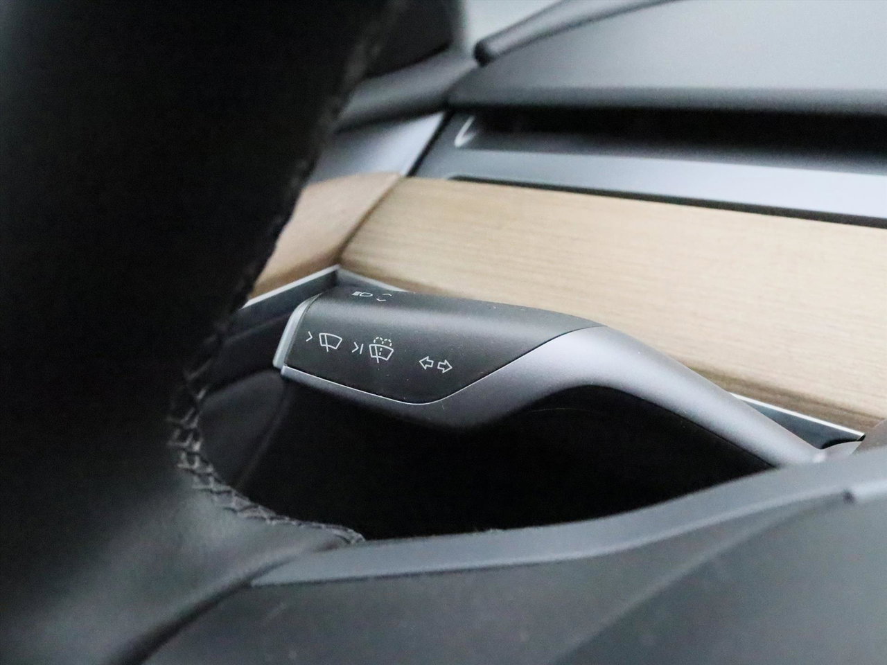 Tesla Model Y Standard RWD Plus 299pk 95% SoH [ TREKHAAK+AMD RYZEN+LFP+AUTOPILOT+20 INCH+PREMIUM AUDIO ] 25
