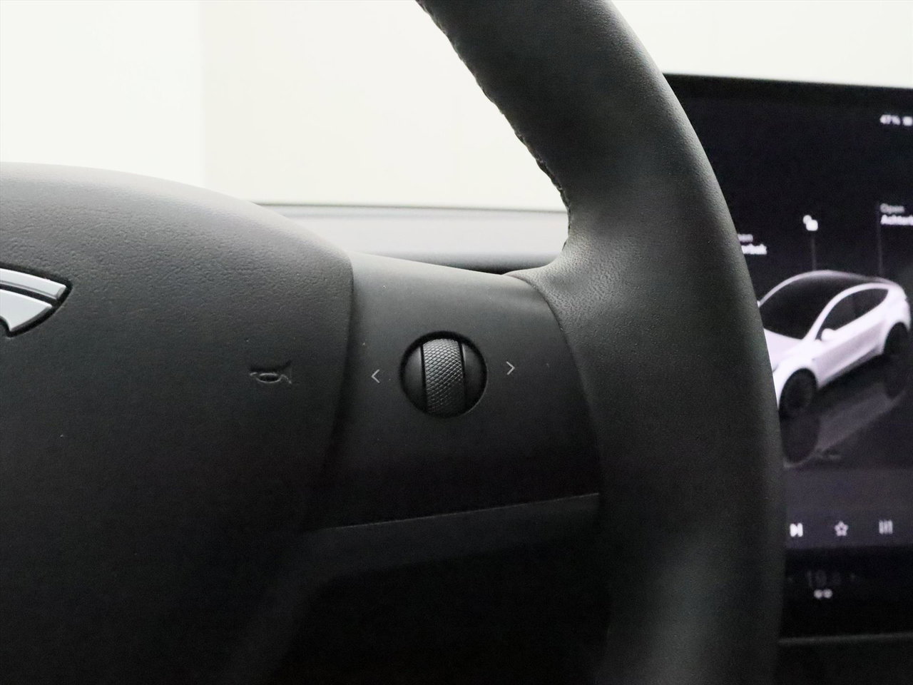 Tesla Model Y Standard RWD Plus 299pk 95% SoH [ TREKHAAK+AMD RYZEN+LFP+AUTOPILOT+20 INCH+PREMIUM AUDIO ] 24