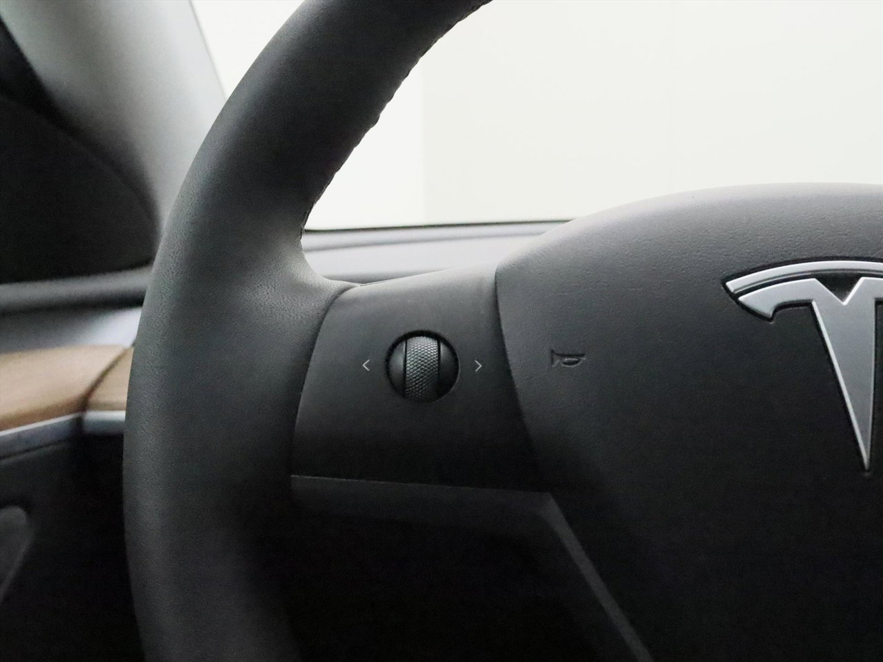 Tesla Model Y Standard RWD Plus 299pk 95% SoH [ TREKHAAK+AMD RYZEN+LFP+AUTOPILOT+20 INCH+PREMIUM AUDIO ] 23