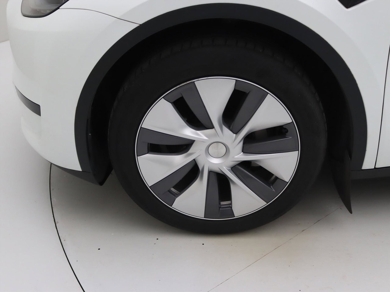 Tesla Model Y Standard RWD Plus [ AMD RYZEN+AUTOPILOT+19 INCH+PREMIUM AUDIO ] 21