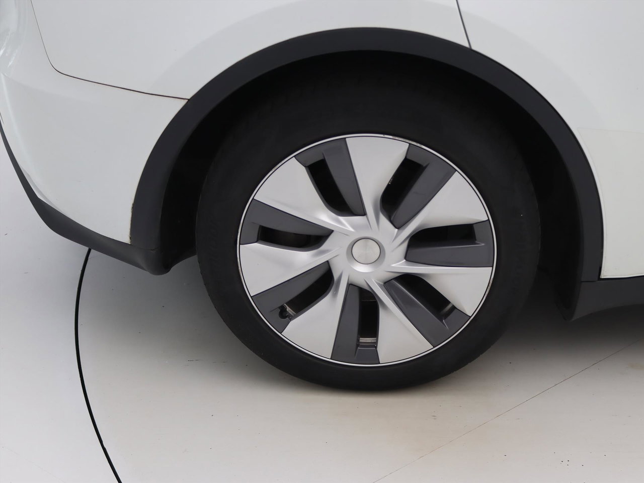 Tesla Model Y Standard RWD Plus [ AMD RYZEN+AUTOPILOT+19 INCH+PREMIUM AUDIO ] 11