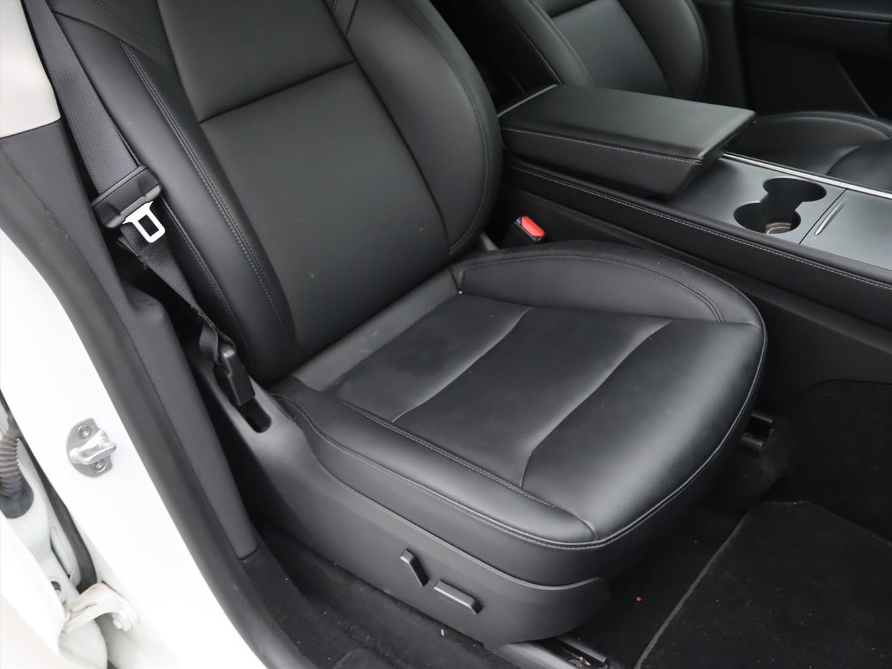 Tesla Model Y Standard RWD Plus [ AMD RYZEN+AUTOPILOT+19 INCH+PREMIUM AUDIO ] 19