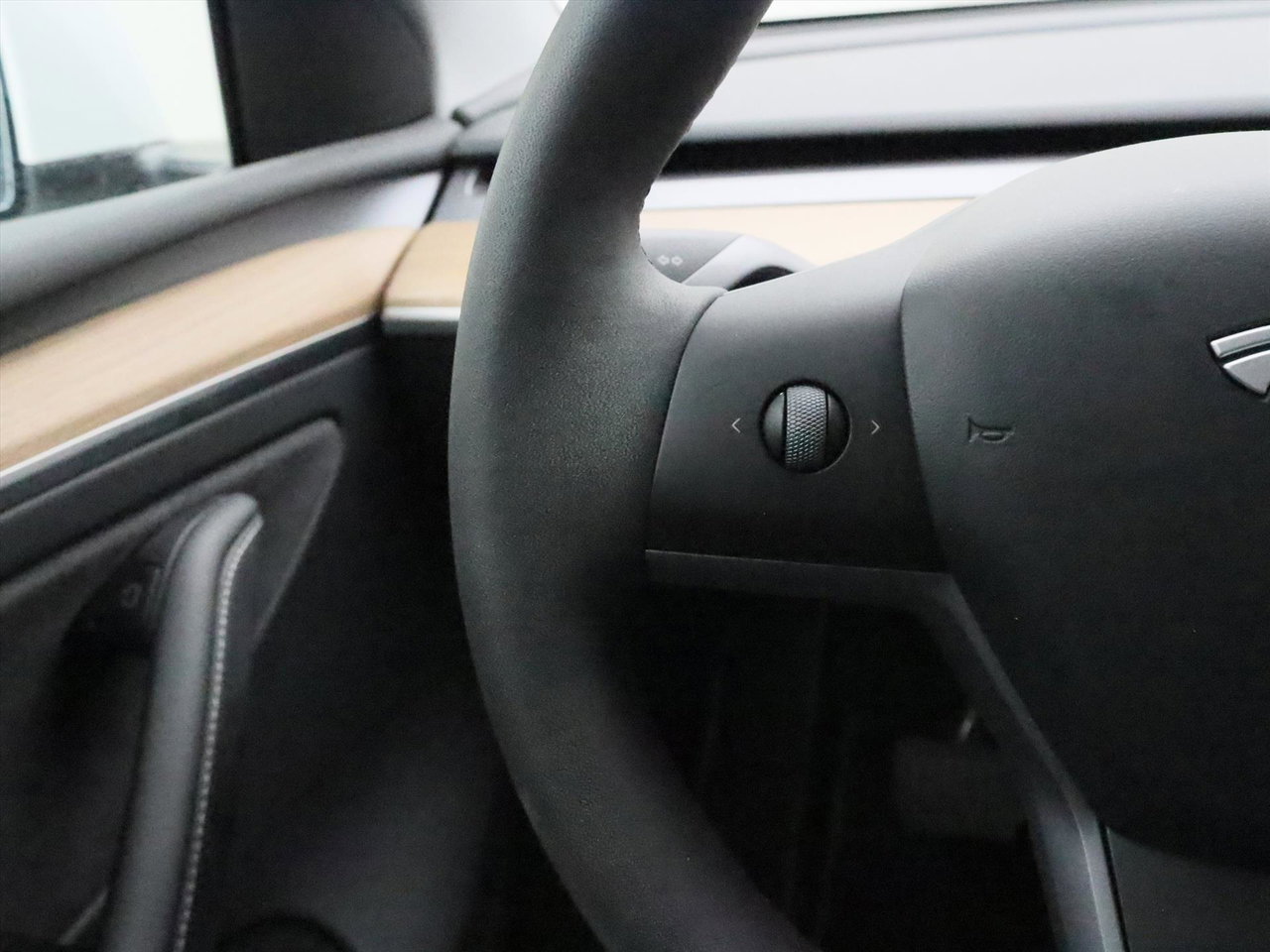 Tesla Model Y Standard RWD Plus [ AMD RYZEN+AUTOPILOT+19 INCH+PREMIUM AUDIO ] 27
