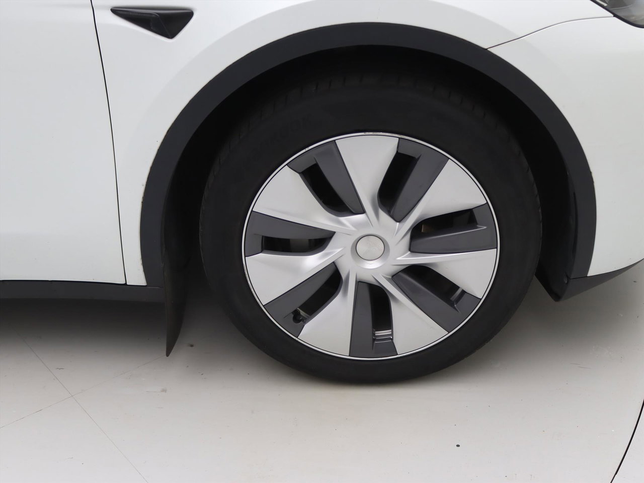 Tesla Model Y Standard RWD Plus [ AMD RYZEN+AUTOPILOT+19 INCH+PREMIUM AUDIO ] 12