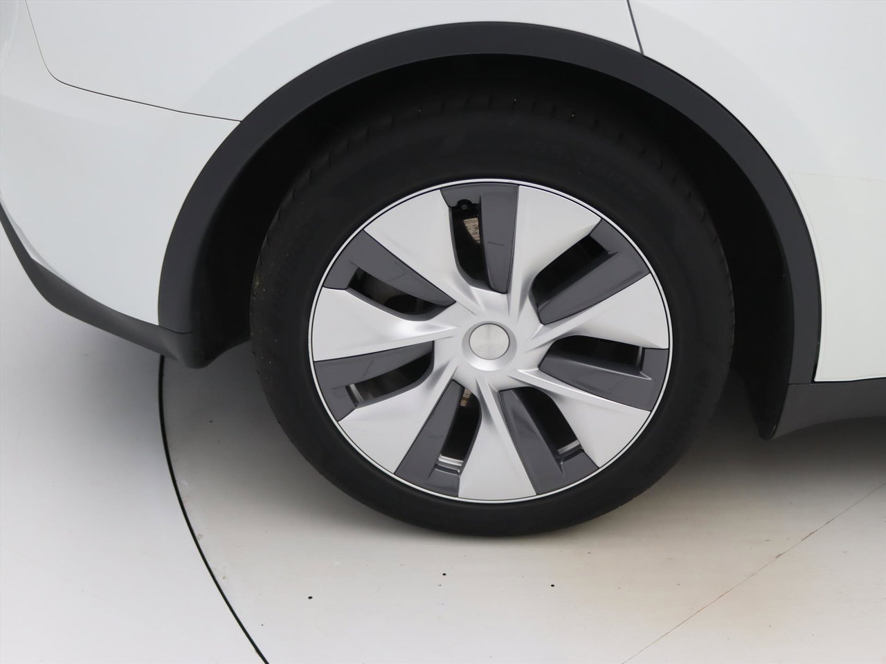 Tesla Model Y Standard RWD Plus [ AMD RYZEN+AUTOPILOT+19 INCH+PREMIUM AUDIO ] 11