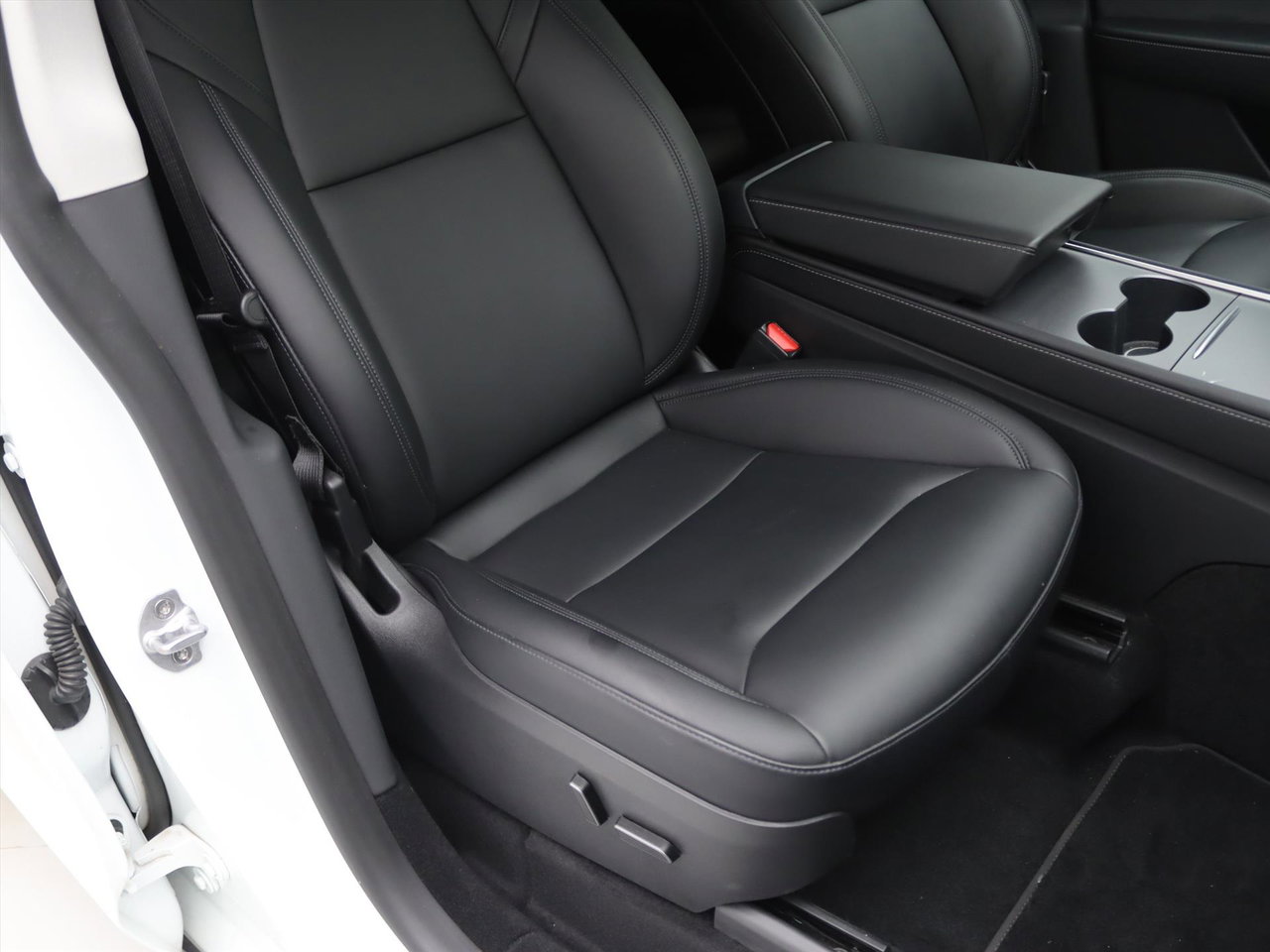 Tesla Model Y Standard RWD Plus [ AMD RYZEN+AUTOPILOT+19 INCH+PREMIUM AUDIO ] 19