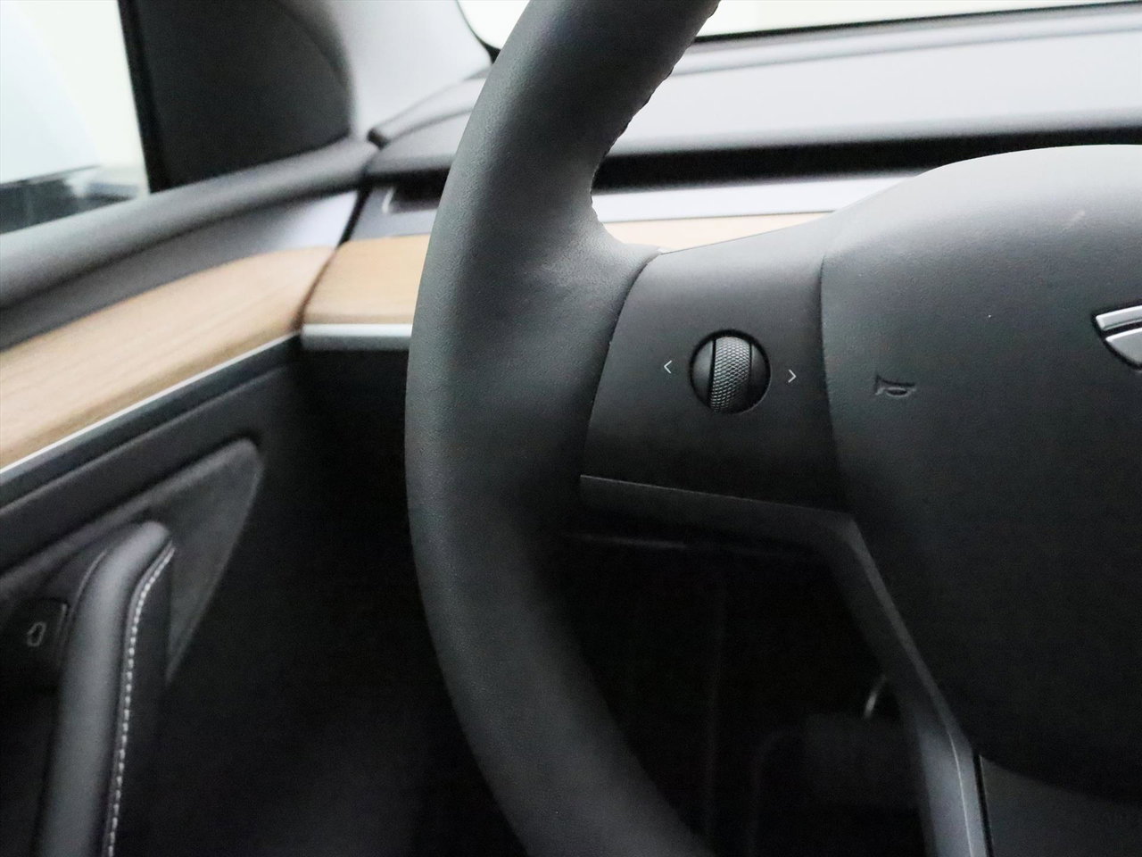 Tesla Model Y Standard RWD Plus [ AMD RYZEN+AUTOPILOT+19 INCH+PREMIUM AUDIO ] 27