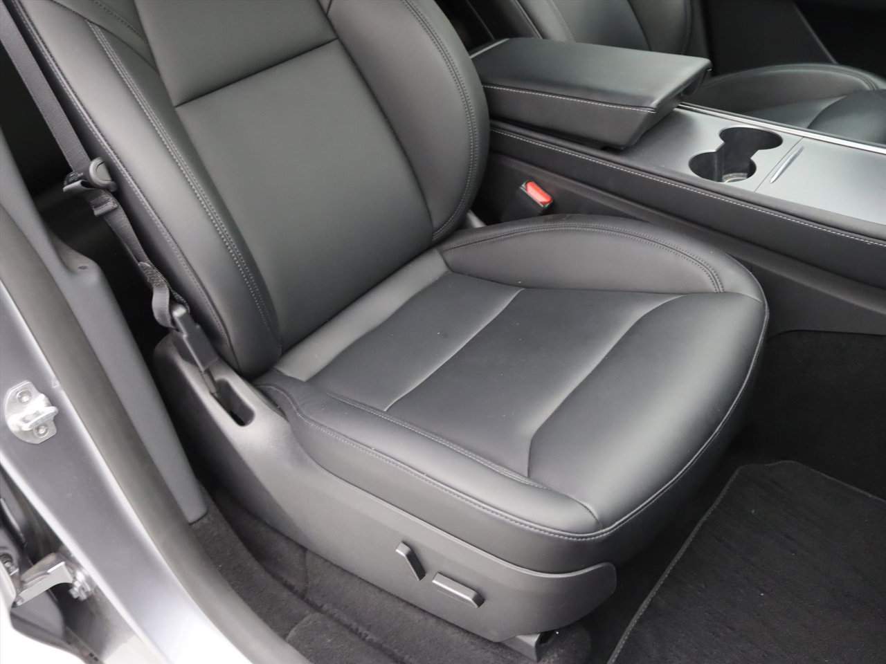 Tesla Model Y Standard RWD Plus 96% SoH [ AMD RYZEN+AUTOPILOT+19 INCH+PREMIUM AUDIO ] 20