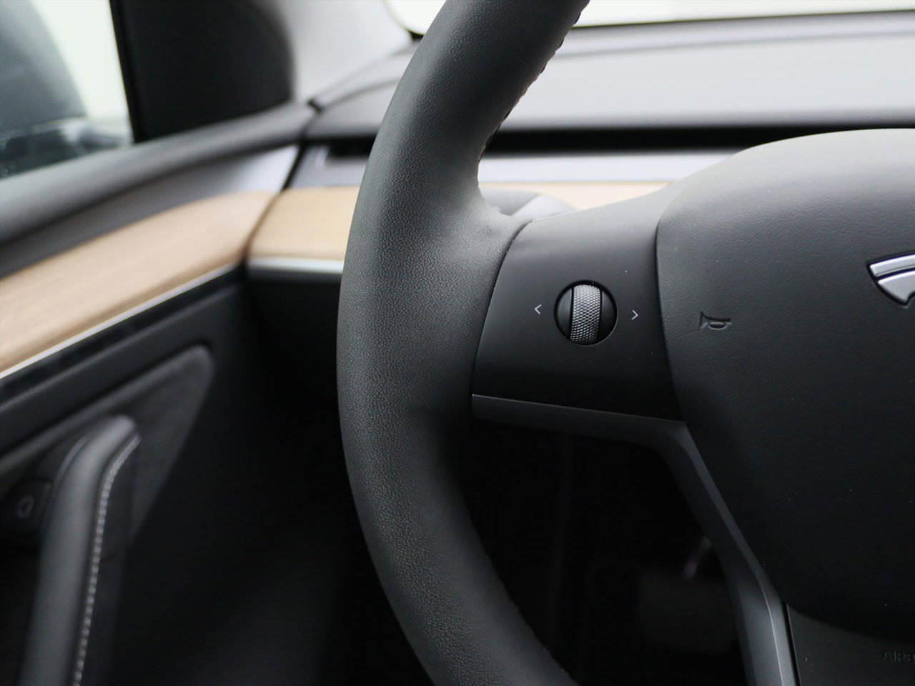 Tesla Model Y Standard RWD Plus 96% SoH [ AMD RYZEN+AUTOPILOT+19 INCH+PREMIUM AUDIO ] 26